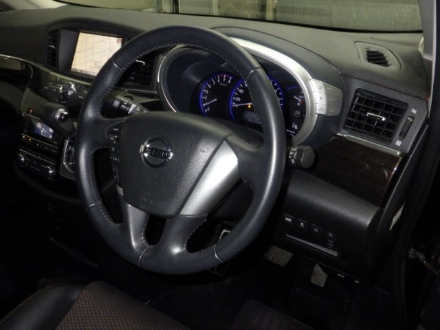 Nissan ELGRAND 2011 7658557-3