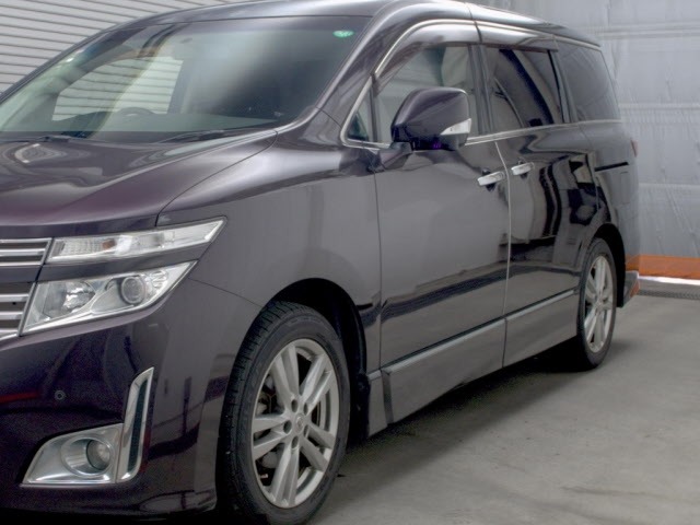 Nissan ELGRAND 2011 7658557-4