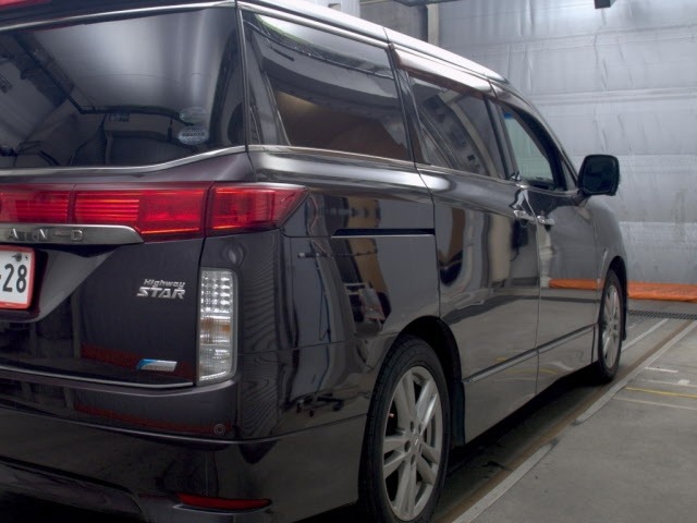 Nissan ELGRAND 2011 7658557-5