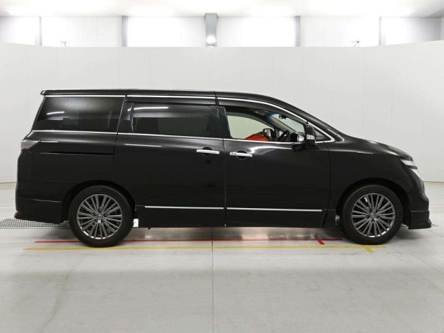 Nissan ELGRAND 2019 7658558-3