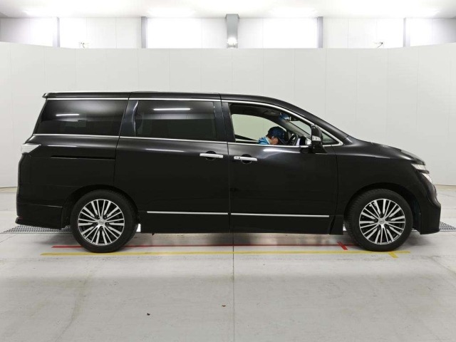 Nissan ELGRAND 2019 7658560-3