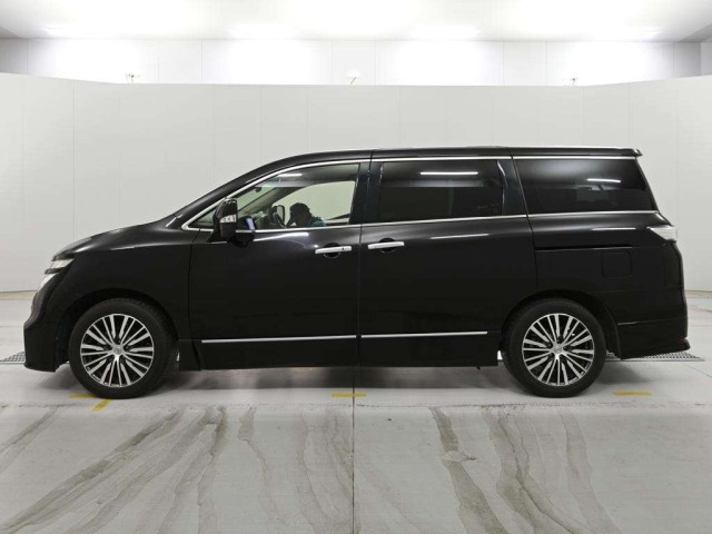 Nissan ELGRAND 2019 7658560-4