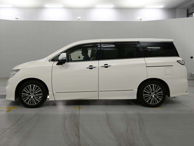 Nissan ELGRAND 2020 7658561-4