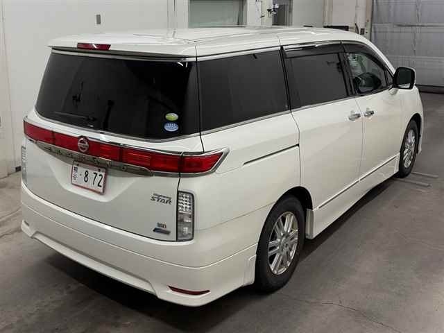 Nissan ELGRAND 2010 7658563-5