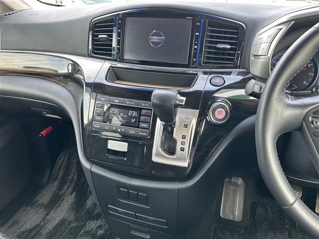 Nissan ELGRAND 2015 7658594-17