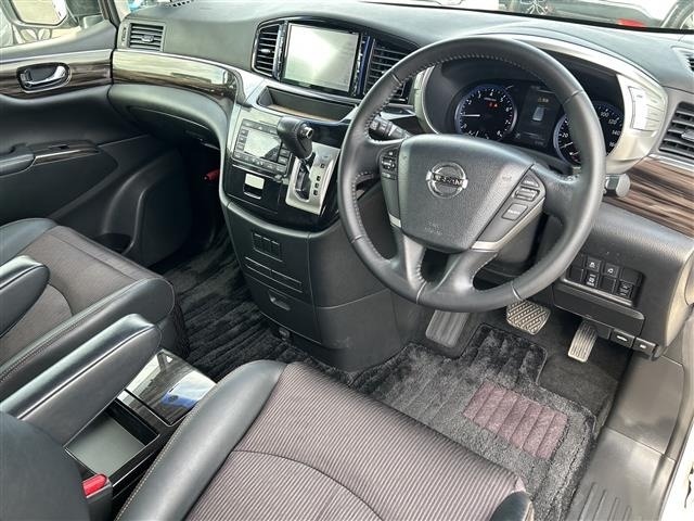 Nissan ELGRAND 2015 7658594-4