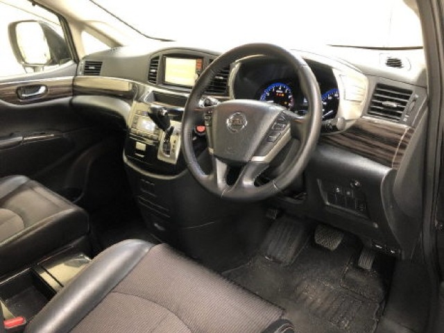 Nissan ELGRAND 2015 7658597-5