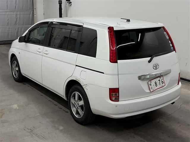 Toyota ISIS 2005 7647851-1
