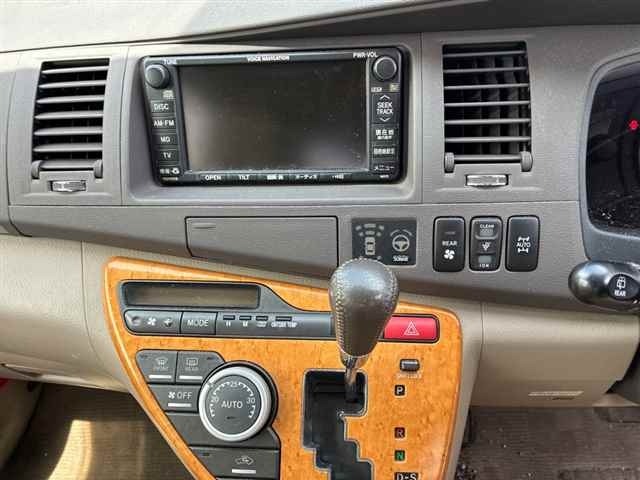 Toyota ISIS 2005 7647851-6