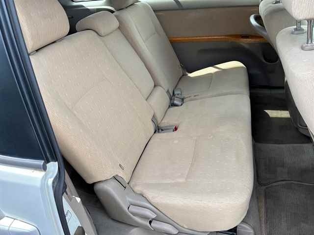 Toyota ISIS 2005 7647851-8