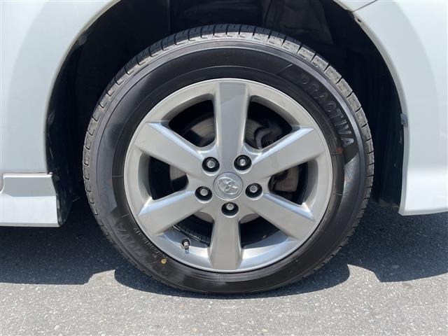 Toyota ISIS 2007 7647864-1