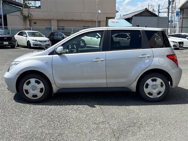 Toyota IST 2003 7658474-18