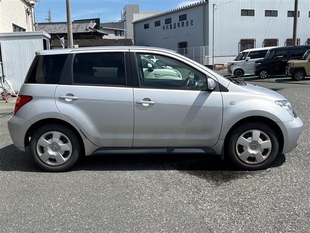 Toyota IST 2003 7658474-3