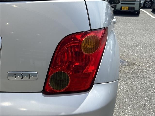 Toyota IST 2003 7658474-7