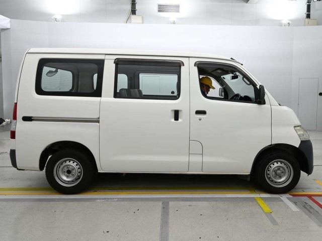 Toyota LITEACE VAN 2018 7648631-3