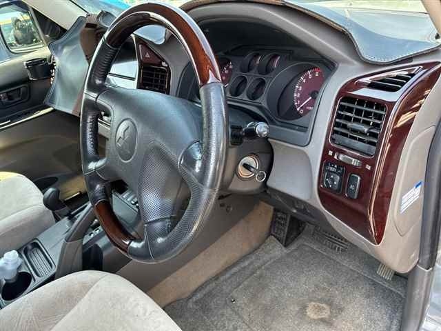 Mitsubishi PAJERO 2000 7658192-3