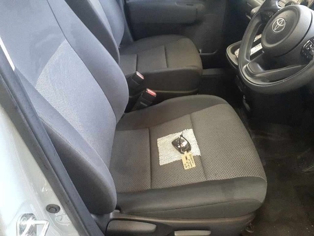 Toyota SIENTA 2025 7657570-8