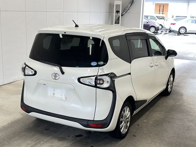 Toyota SIENTA 2015 7657571-1
