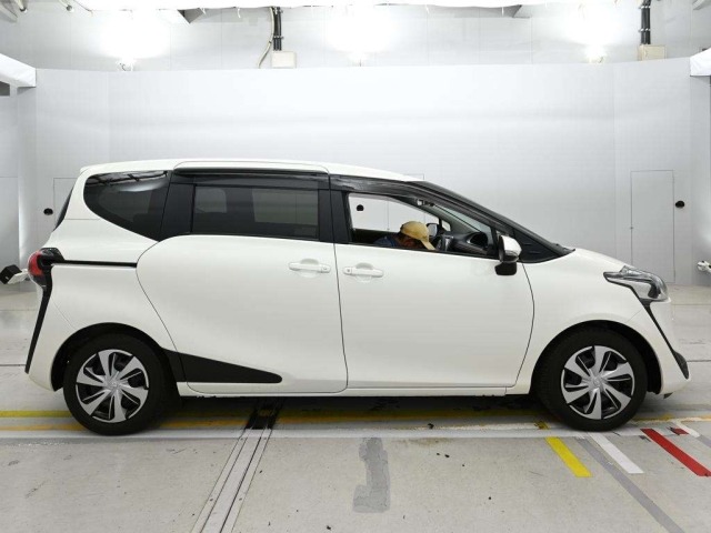 Toyota SIENTA 2022 7657601-3