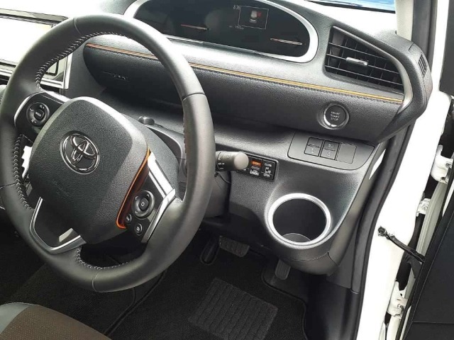 Toyota SIENTA 2022 7657601-9