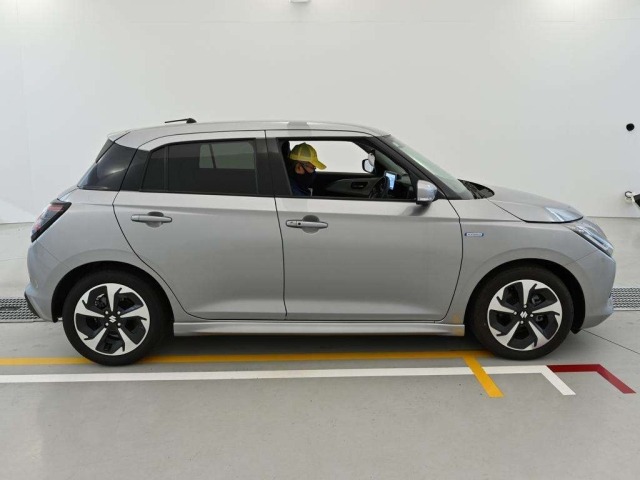 Suzuki SWIFT 2024 7658533-3