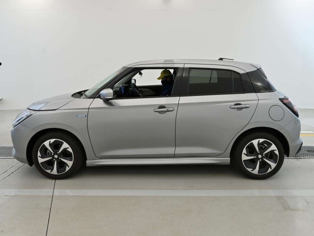 Suzuki SWIFT 2024 7658533-4