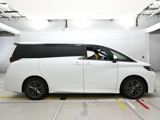 Toyota VELLFIRE 2024 7657919-3