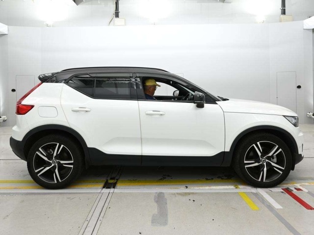Volvo XC40 2021 7648309-3
