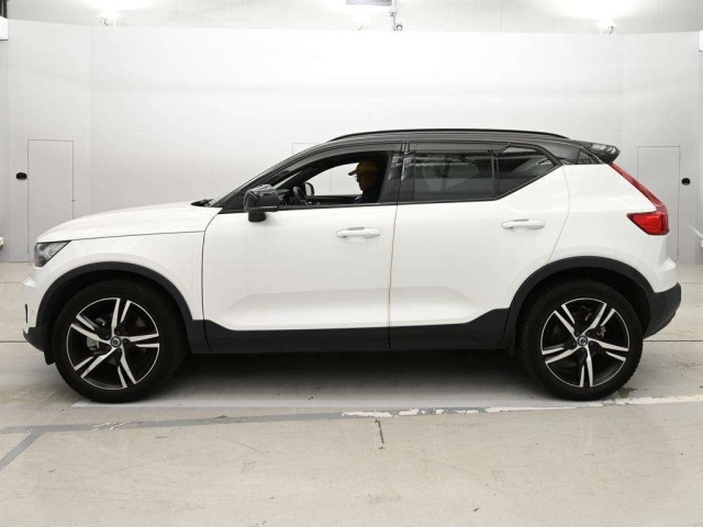 Volvo XC40 2021 7648309-4