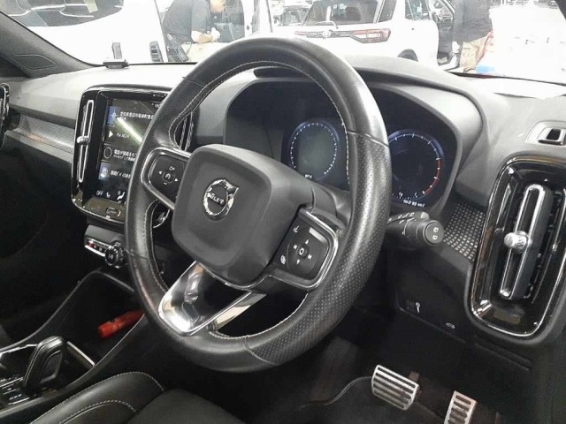 Volvo XC40 2021 7648309-9