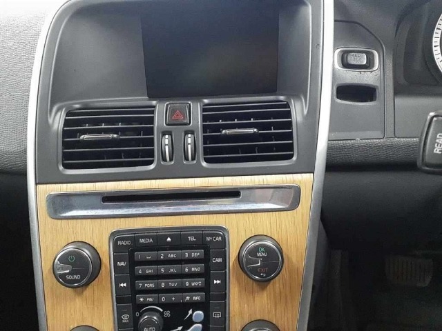 Volvo XC60 2011 7648847-12