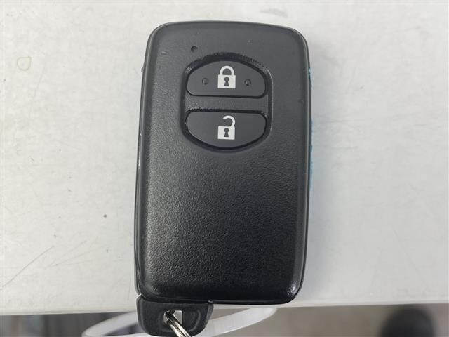 Toyota AQUA 2016 7660648-9