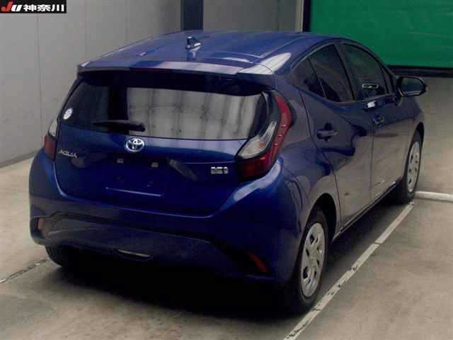 Toyota AQUA 2023 7660743-4