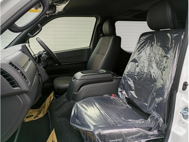 Toyota HIACE VAN 2026 7671021-11