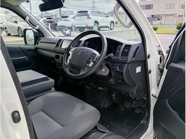 Toyota HIACE VAN 2023 7671022-24