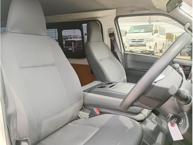 Toyota HIACE VAN 2023 7671022-26