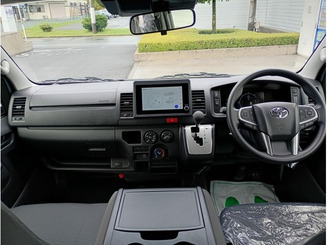 Toyota HIACE VAN 2026 7671023-2