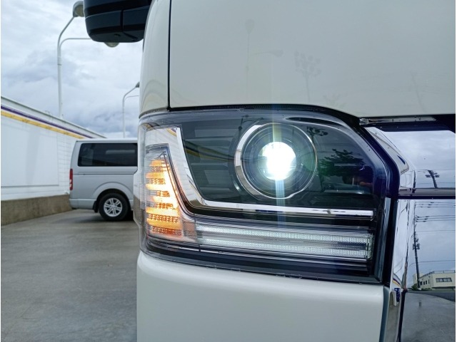 Toyota HIACE VAN 2026 7671023-35