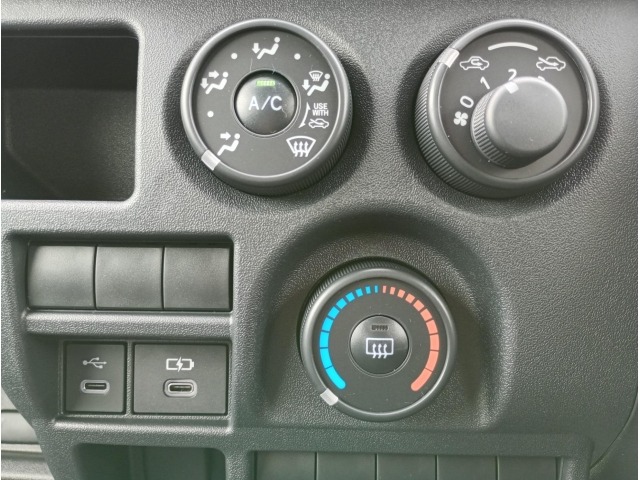 Toyota HIACE VAN 2026 7671023-5