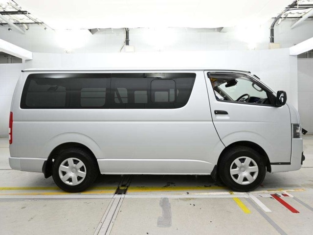 Toyota HIACE VAN 2022 7671031-3