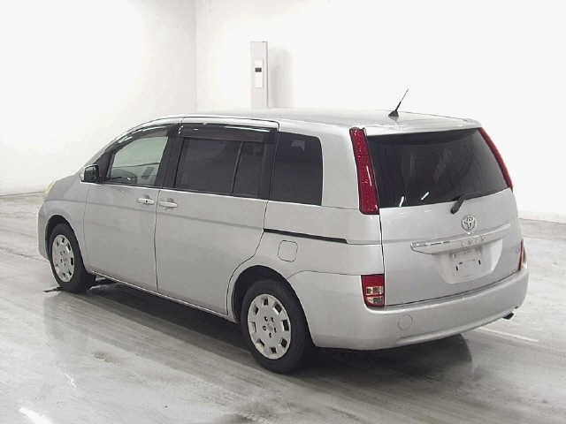 Toyota ISIS 2010 7673014-1