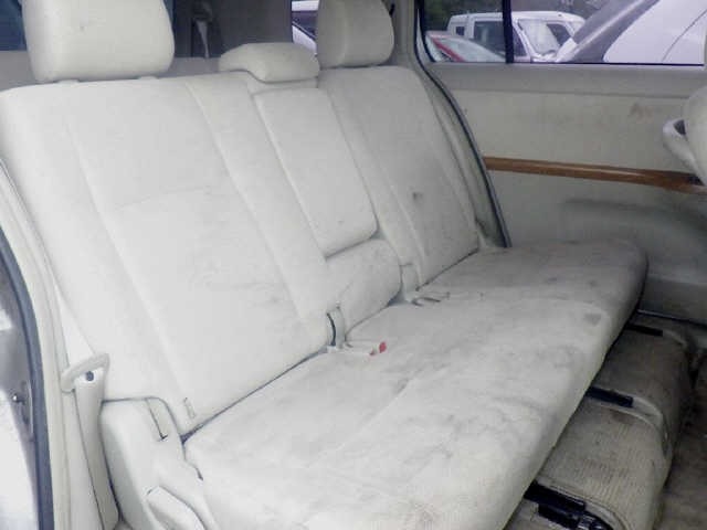 Toyota ISIS 2010 7673014-8