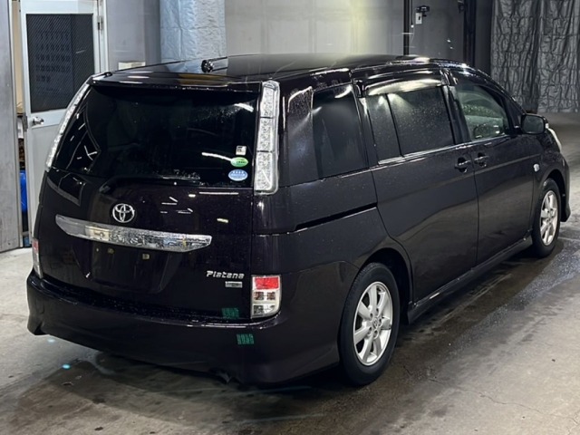 Toyota ISIS 2013 7673018-5