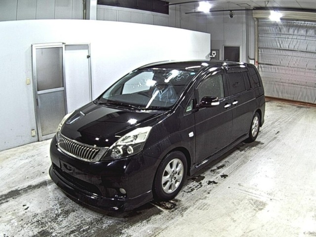 Toyota ISIS 2013 7673019-4