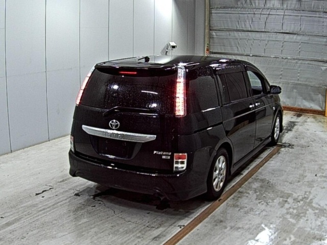 Toyota ISIS 2013 7673019-5