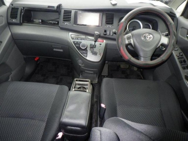 Toyota ISIS 2010 7673020-3