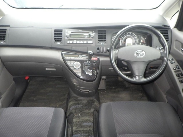 Toyota ISIS 2005 7673021-3