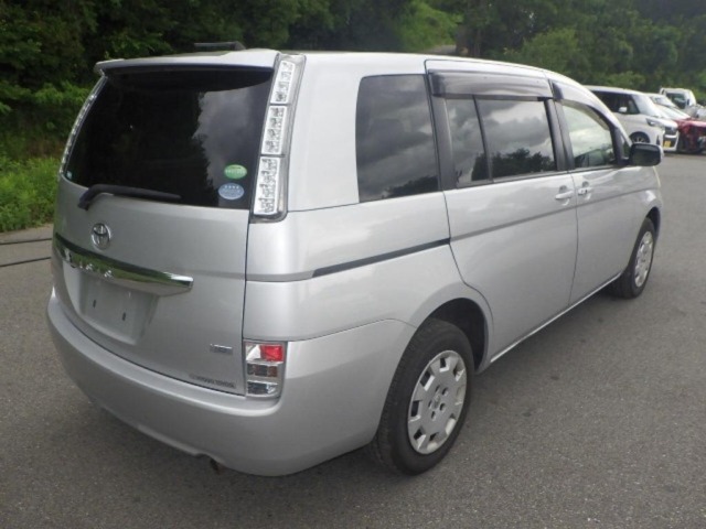 Toyota ISIS 2012 7673022-5