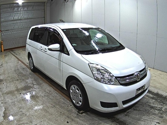 Toyota ISIS 2017 7673028-0
