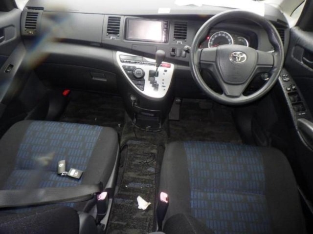 Toyota ISIS 2015 7673030-3